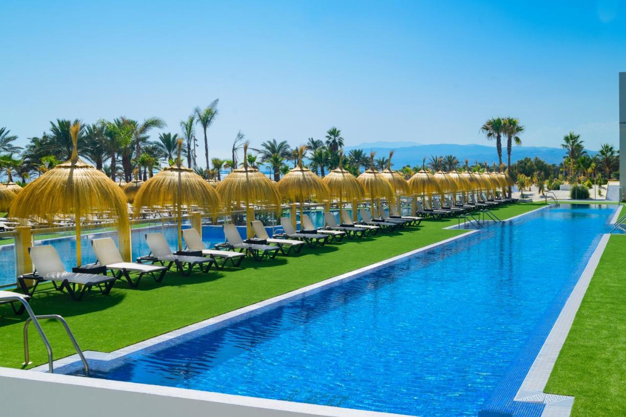 Cabogata Beach Hotel Retamar (Almeria) Exterior foto The swimming pool at the hotel