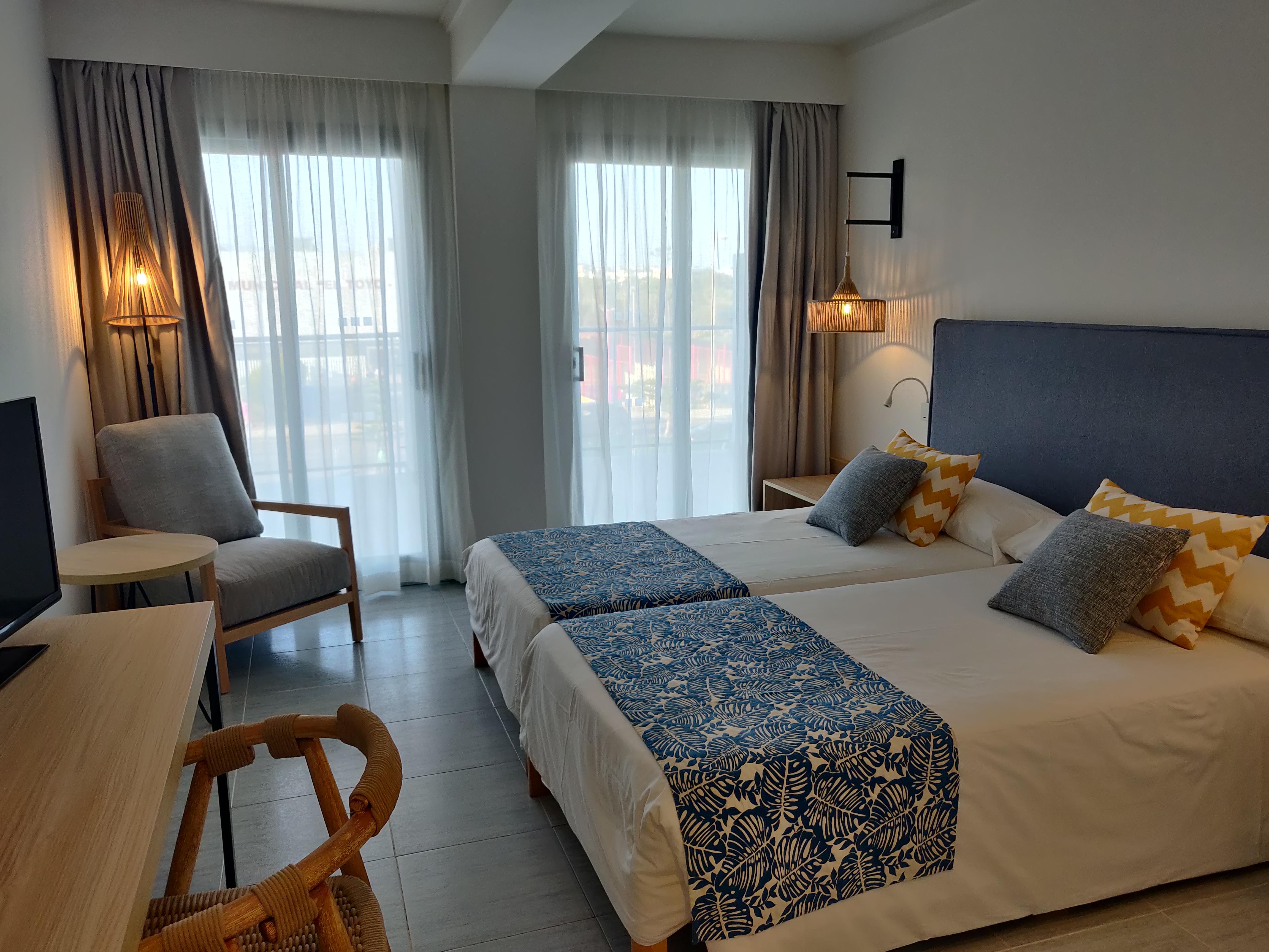 Cabogata Beach Hotel Retamar (Almeria) Exterior foto A room at the hotel