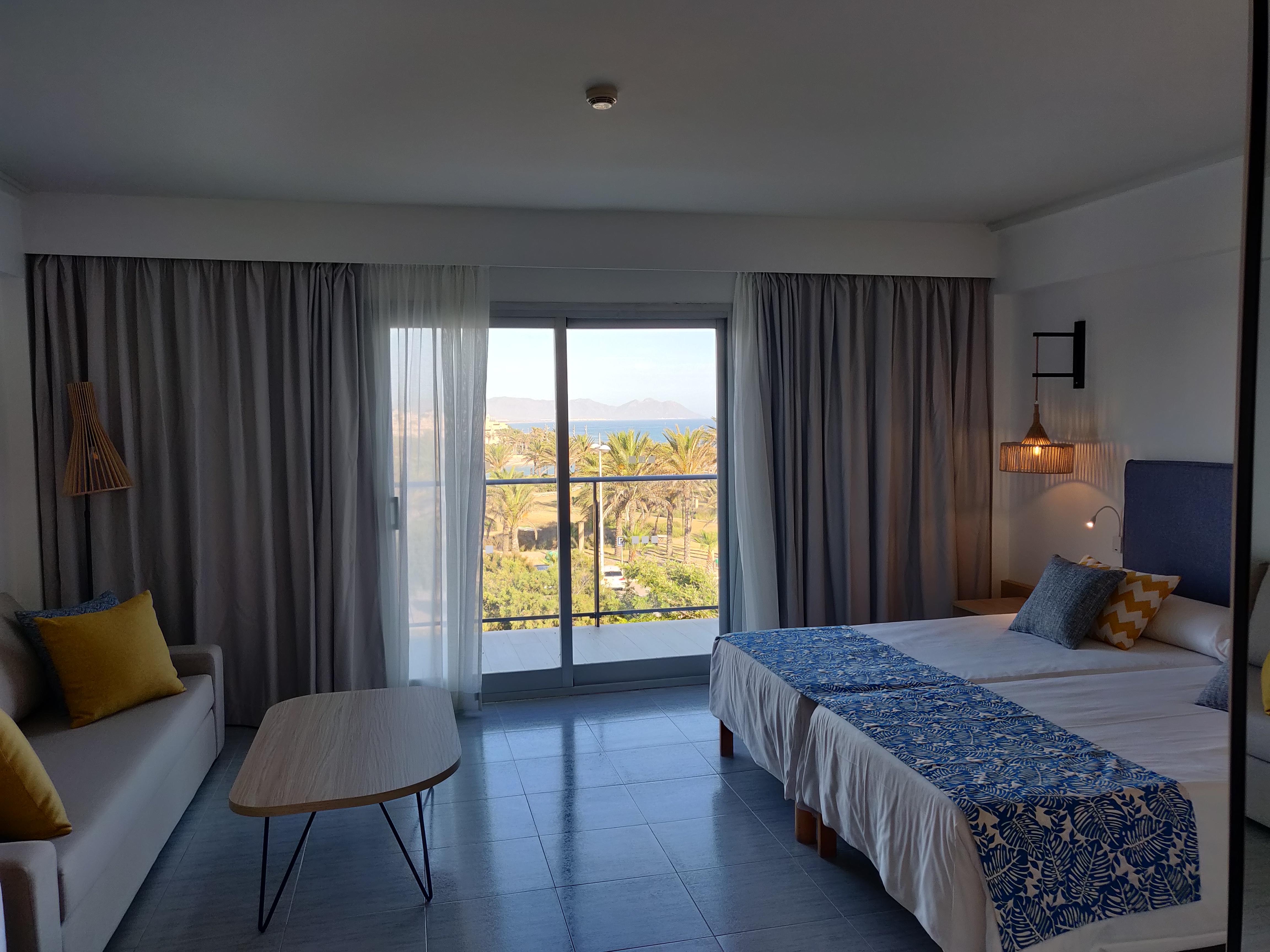 Cabogata Beach Hotel Retamar (Almeria) Exterior foto A room at the hotel