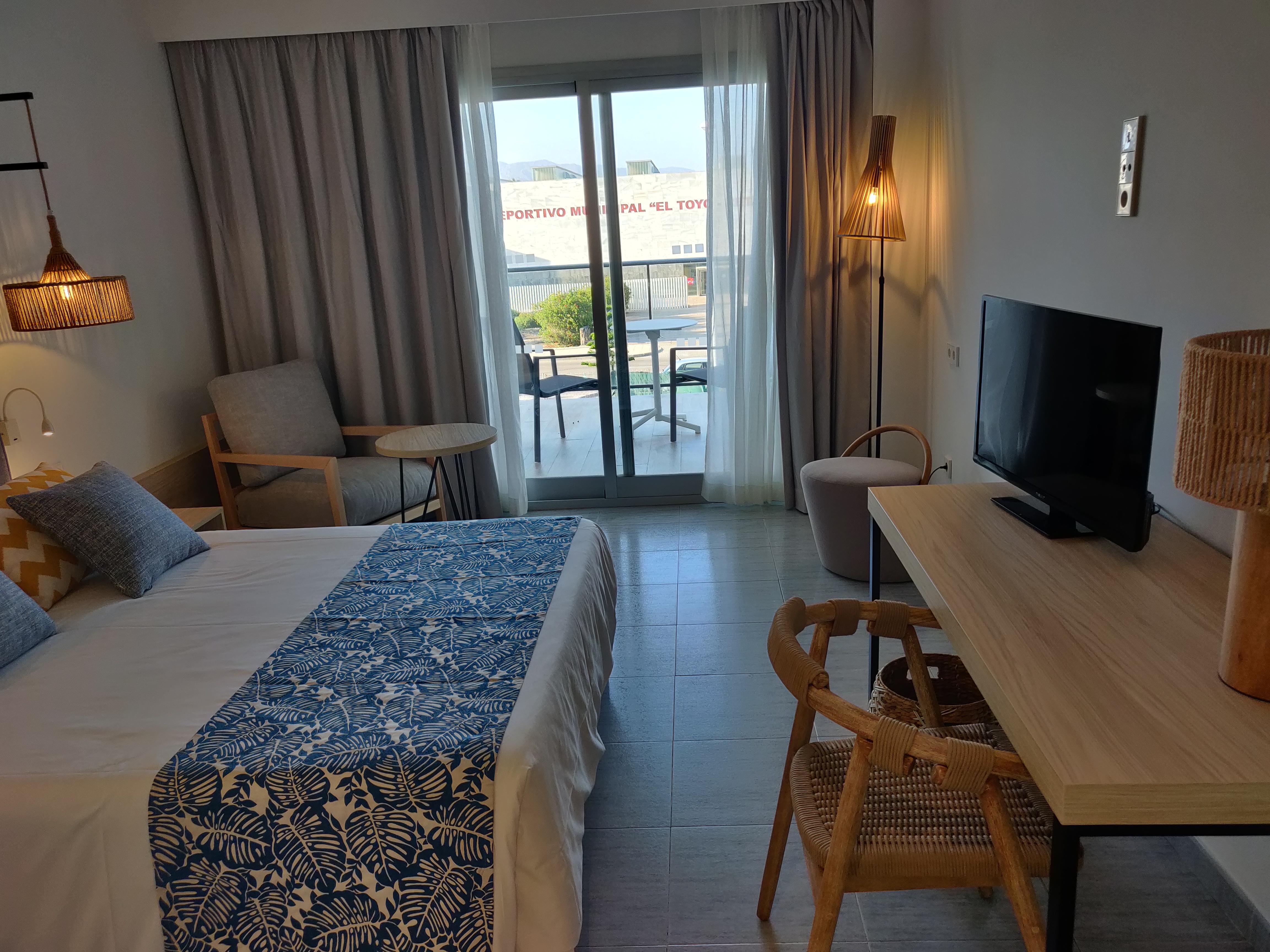 Cabogata Beach Hotel Retamar (Almeria) Exterior foto A room at the hotel