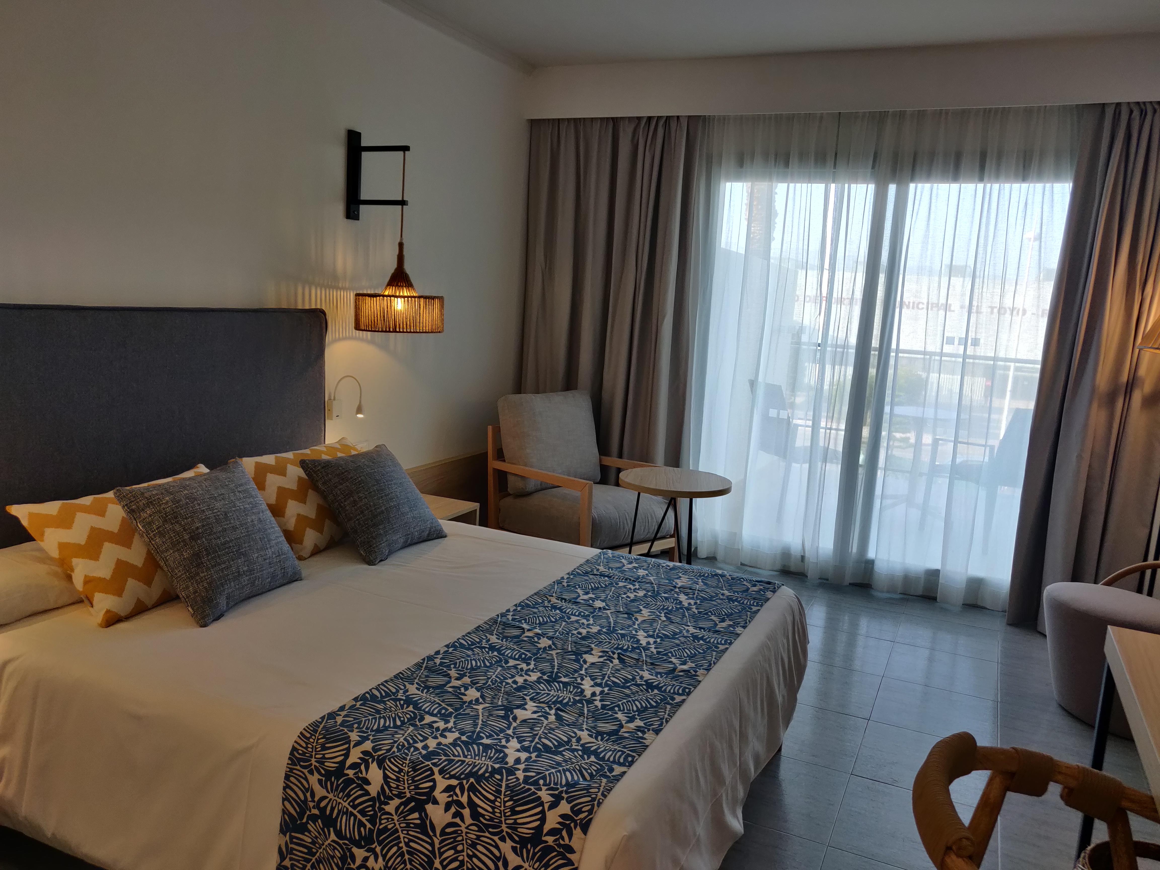 Cabogata Beach Hotel Retamar (Almeria) Exterior foto A room at the hotel