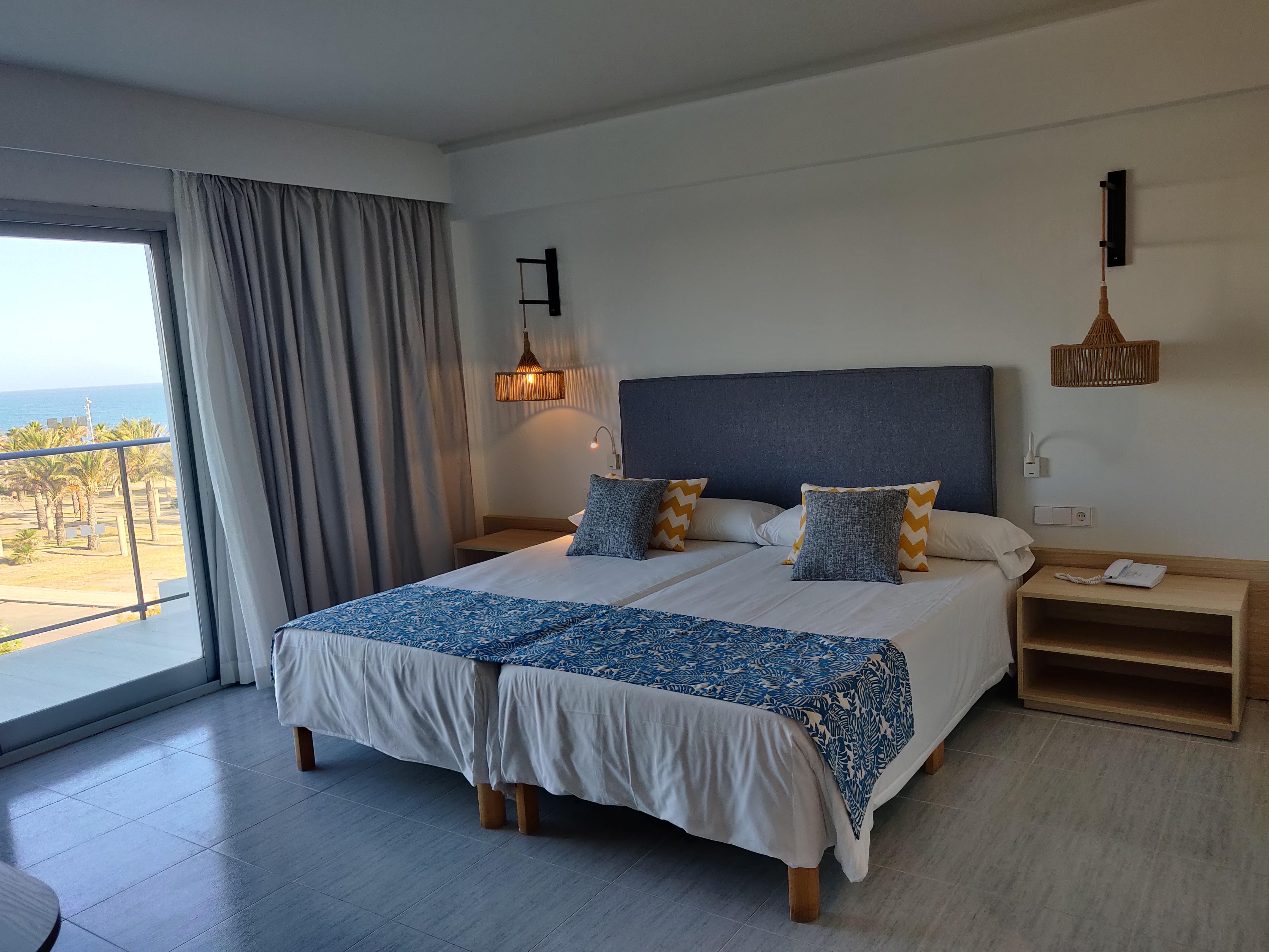 Cabogata Beach Hotel Retamar (Almeria) Exterior foto A room at the hotel