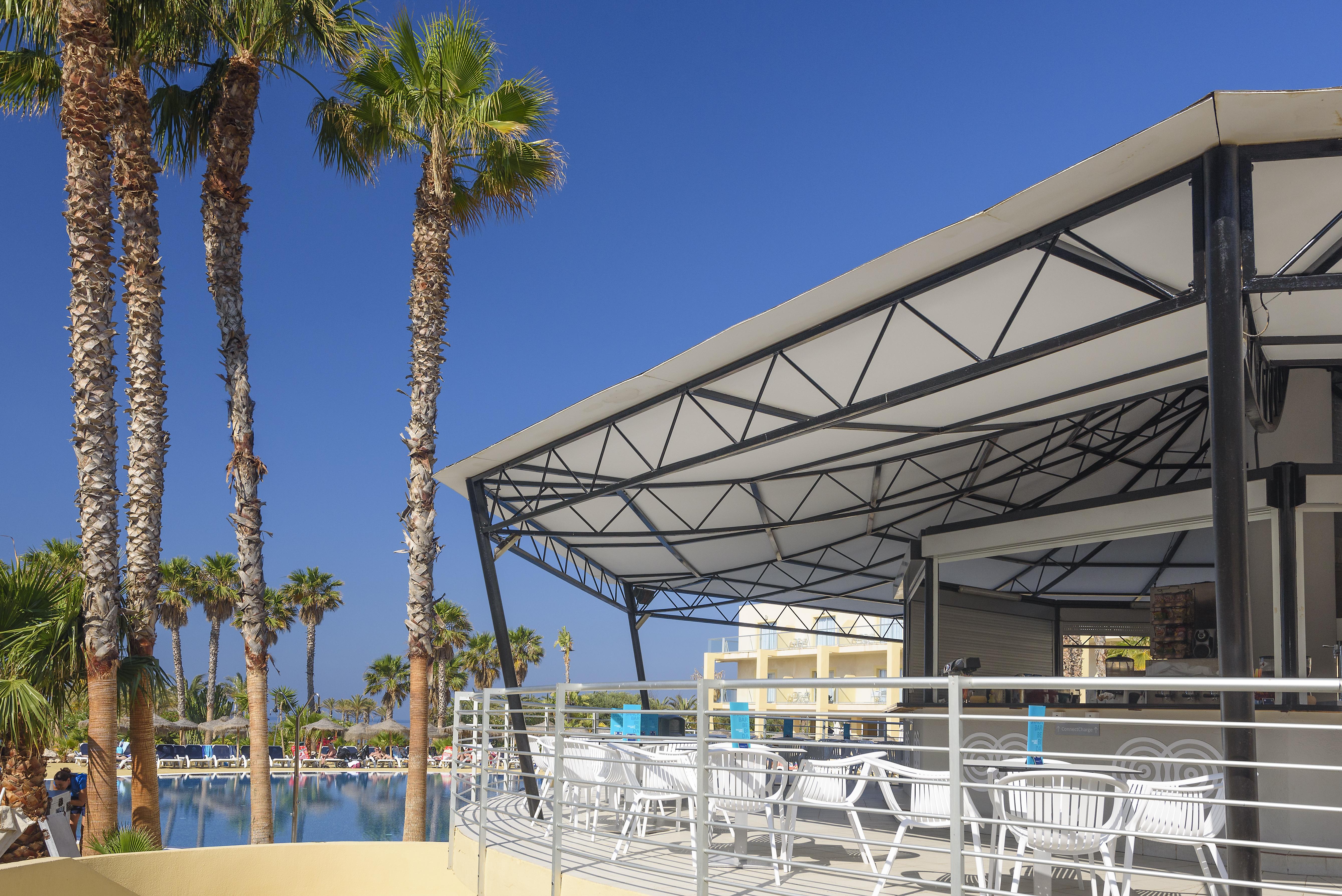Cabogata Beach Hotel Retamar (Almeria) Exterior foto The pool at the hotel