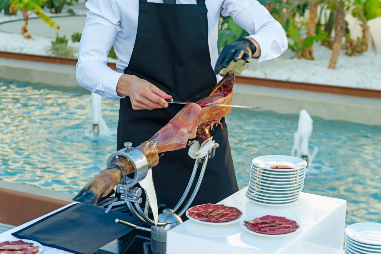 Cabogata Beach Hotel Retamar (Almeria) Exterior foto Jamón being sliced