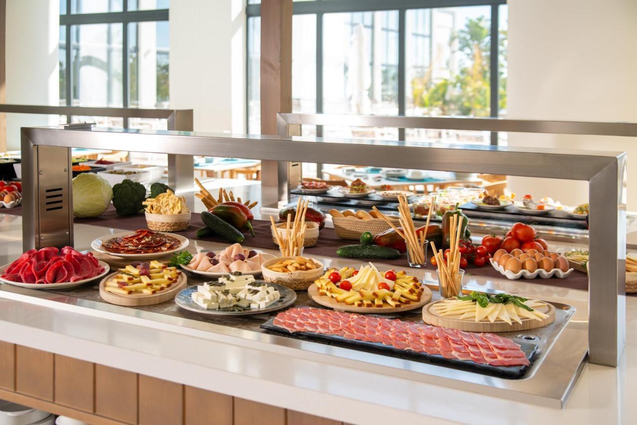 Cabogata Beach Hotel Retamar (Almeria) Exterior foto A buffet at a hotel